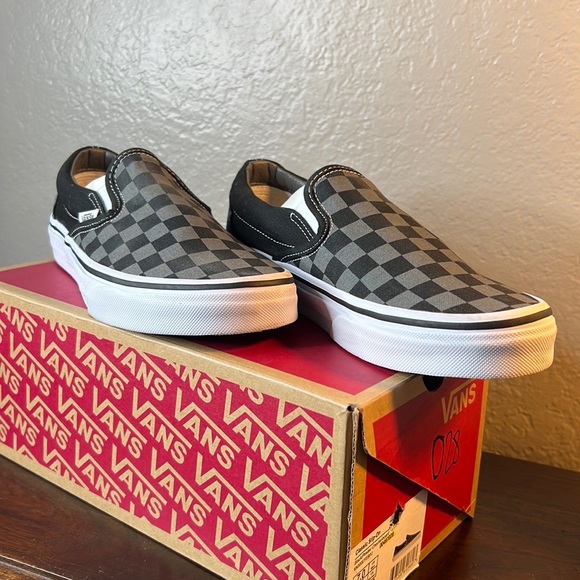 Vans Men's Classic Slip On Sneakers size 7 - Picture 2 of 9